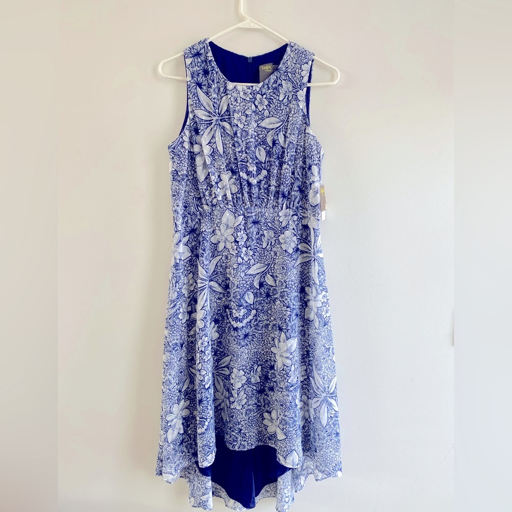 NWT Taylor 10 Petite Sleeveless Dress. High Low below knee